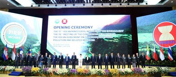Vietnam puts forth three initiatives at 17th ASEAN Ministerial Meeting